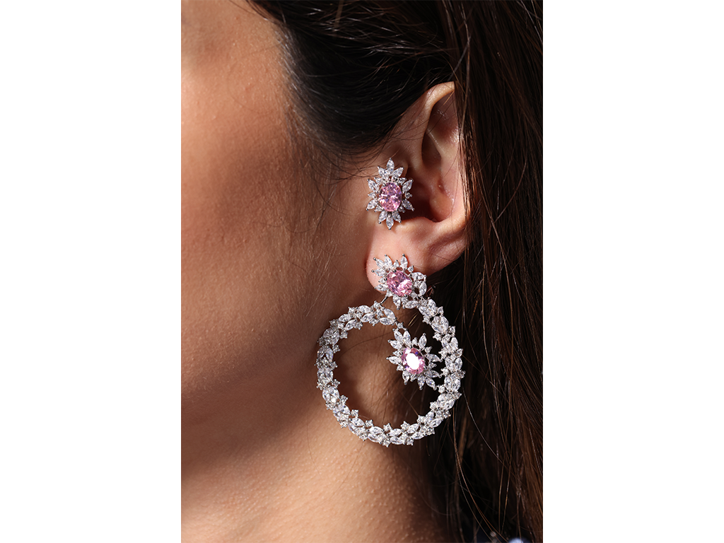 Big round ear ring with flower at the middle from High Street Jewelry